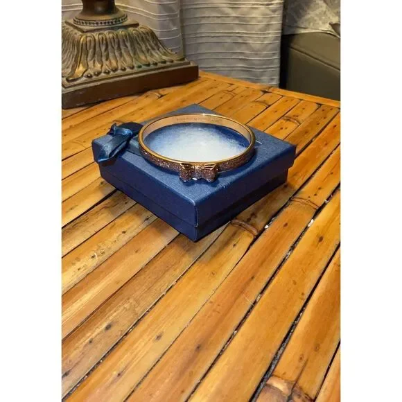 Kate Spade New York Gold Tone Glitter Bow Bangle Bracelet Round Hinged Cuff - Picture 8 of 11